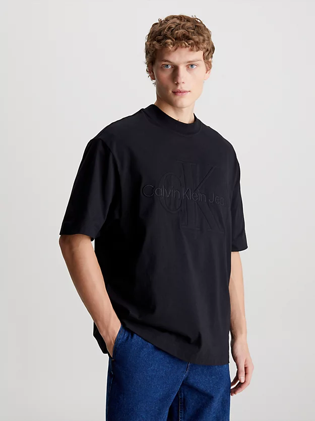 Camiseta oversized com monograma