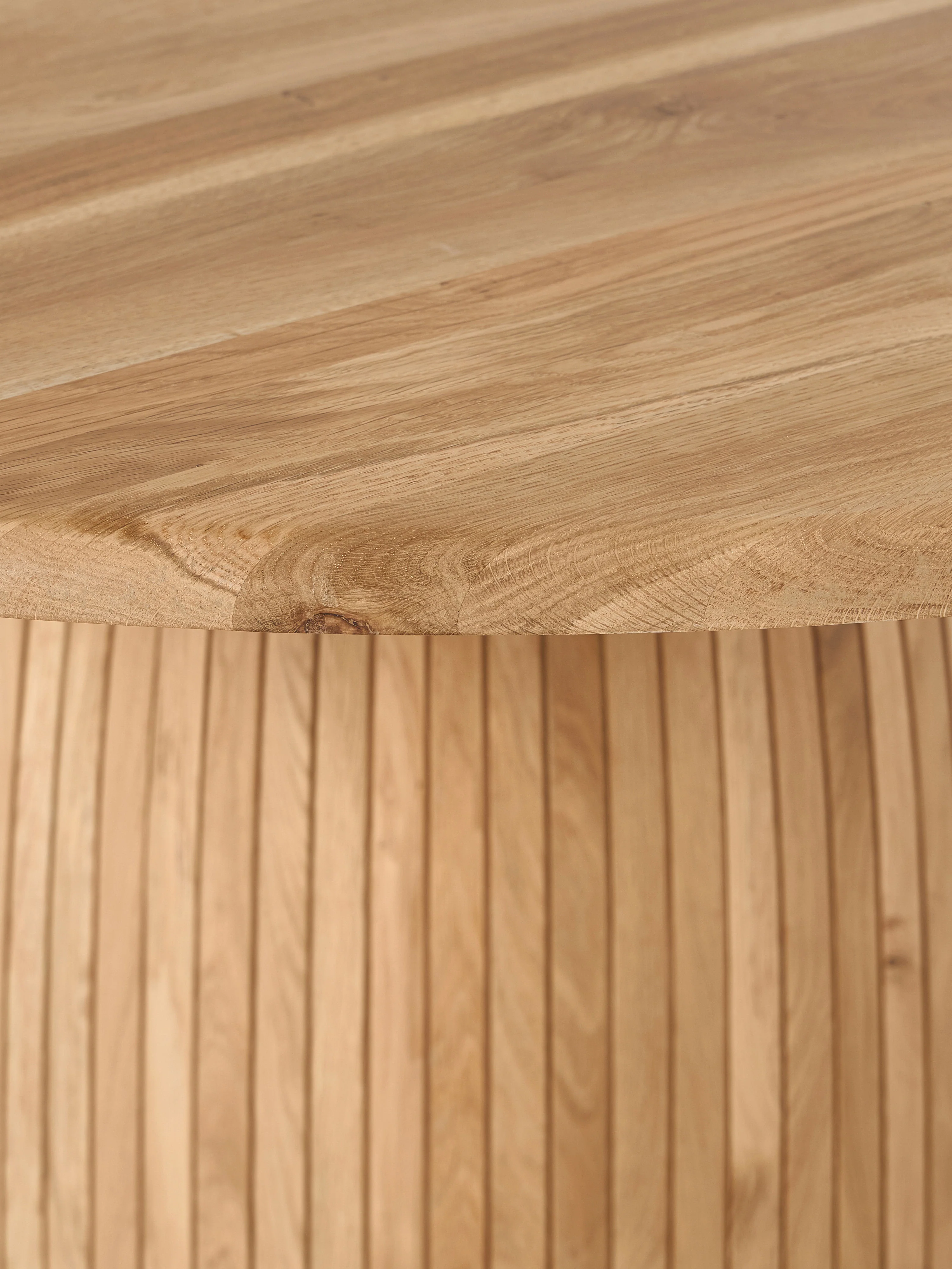 Ronde eettafel Nelly met groefstructuur, verschillende formaten