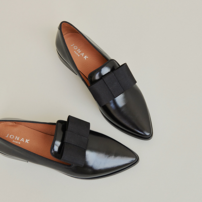 Mocassins à nœuds et bouts pointus  en cuir noir