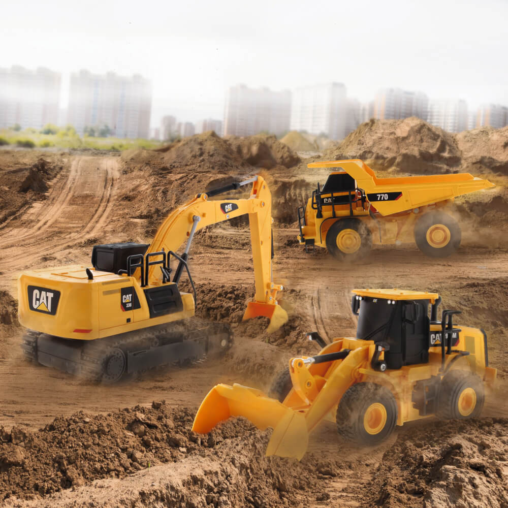 CARRERA RC CAT CARRERA RC  1:35 RC CAT 770 Mining Truck (B/O)