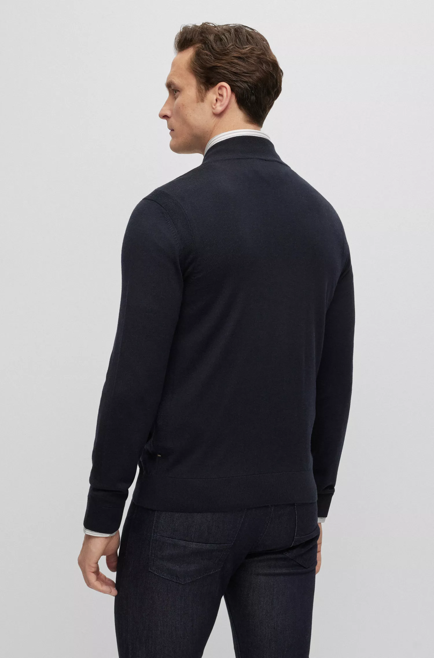 Cardigã BOSS Camel tricotado em lã, seda e cashmere.