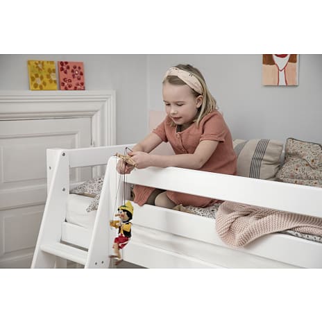 Hoppekids ECO Luxury halvhøj seng med skrå stige 70x160 cm