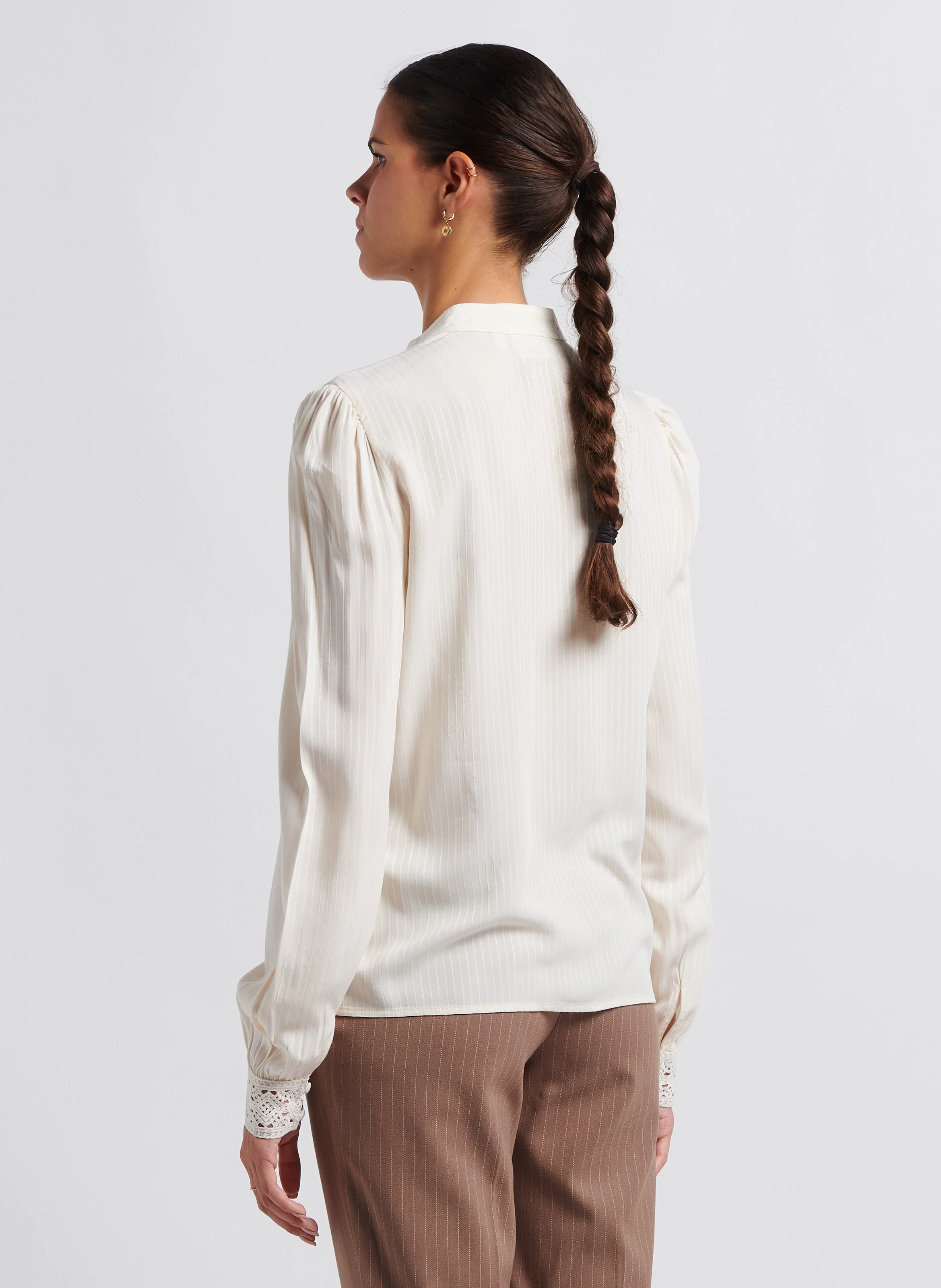 FLIRA - Blouse col rond à broderies ajourées| Beige