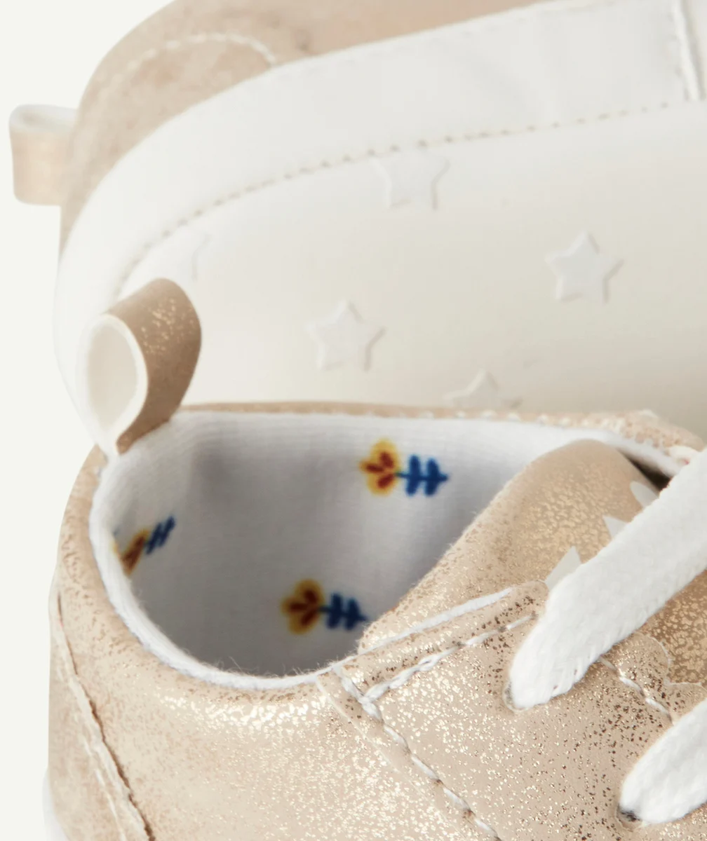 baskets bébé fille couleur dorée avec animation lacets