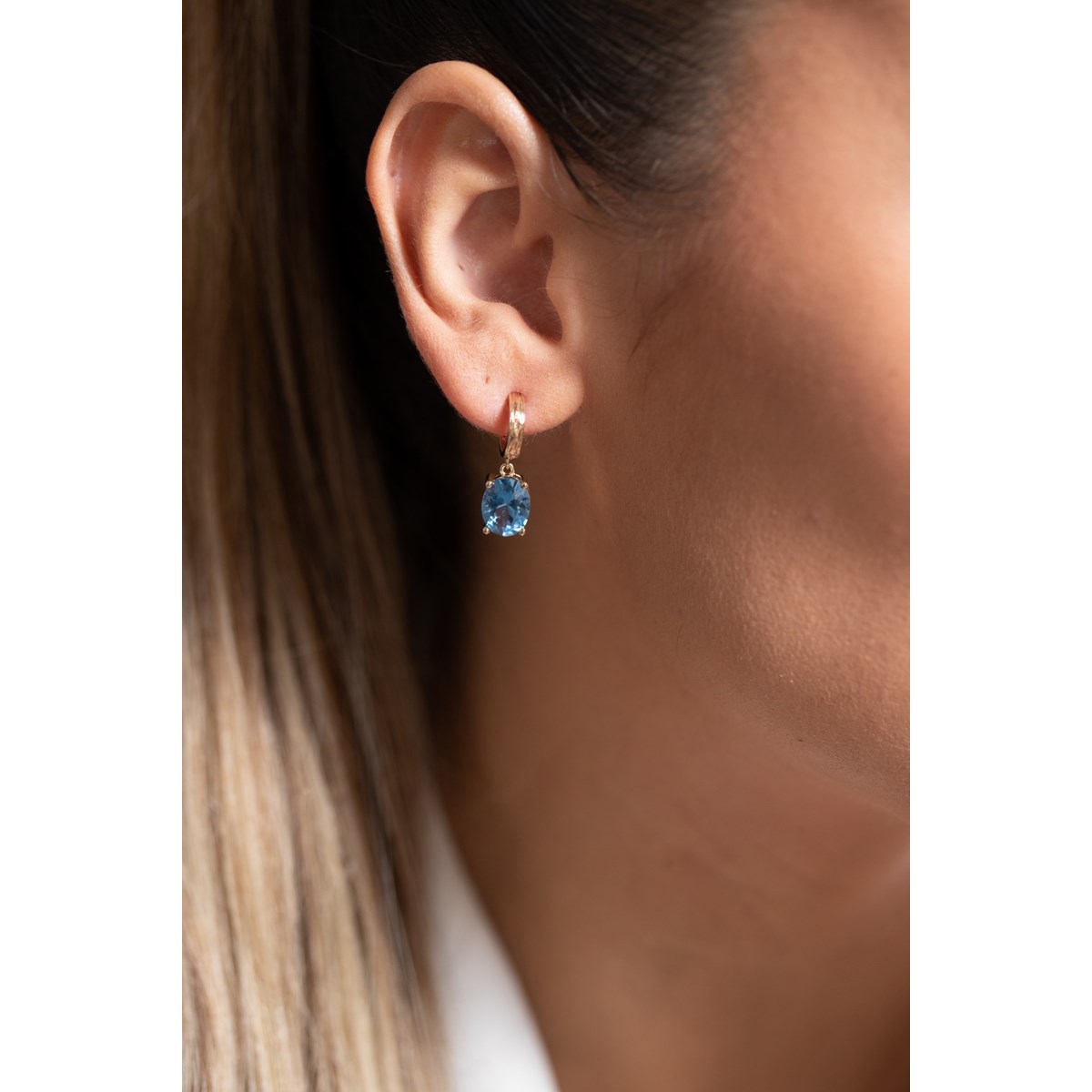 Boucles d'oreilles pendantes ELISABETH en Plaqué Or avec pierre synthétique bleu topaze