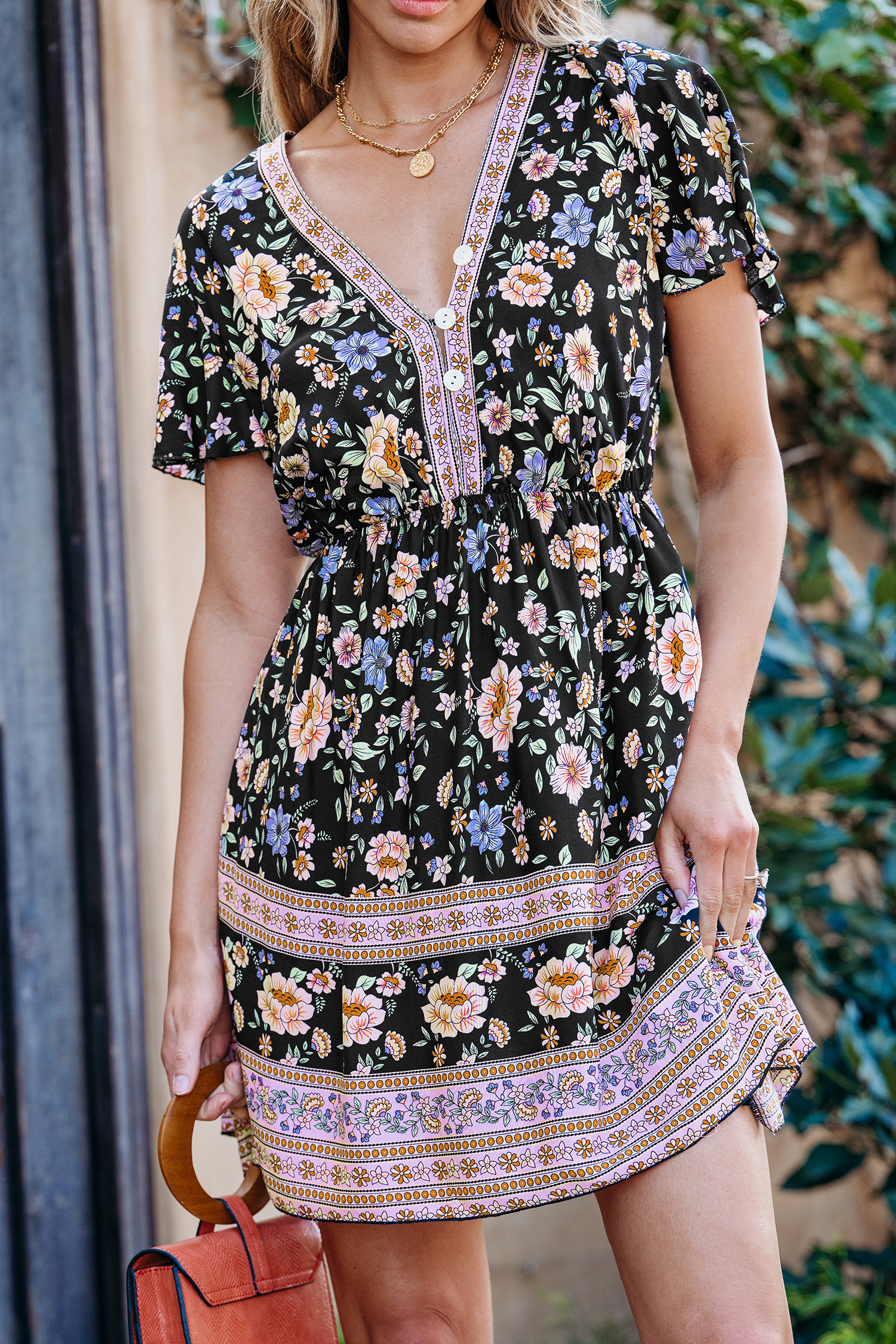 Robe mini à manches évasées et ruchée