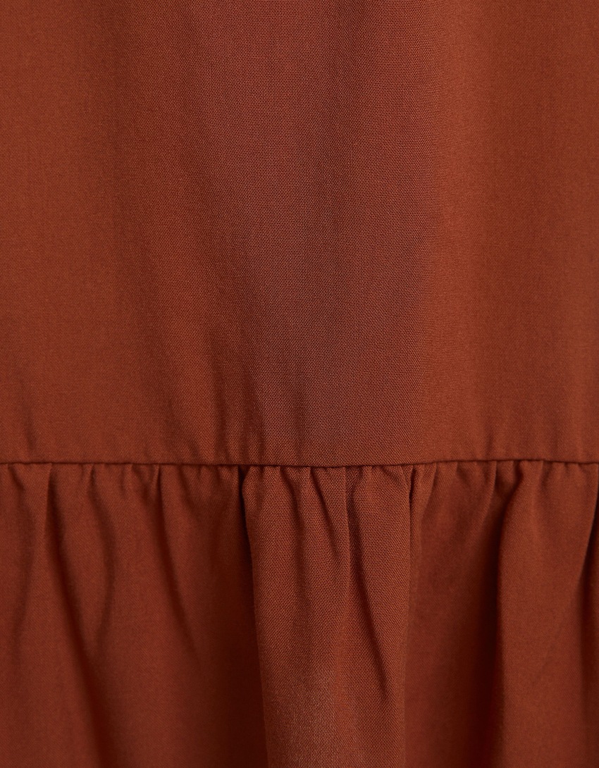 Vestido curto de manga curta