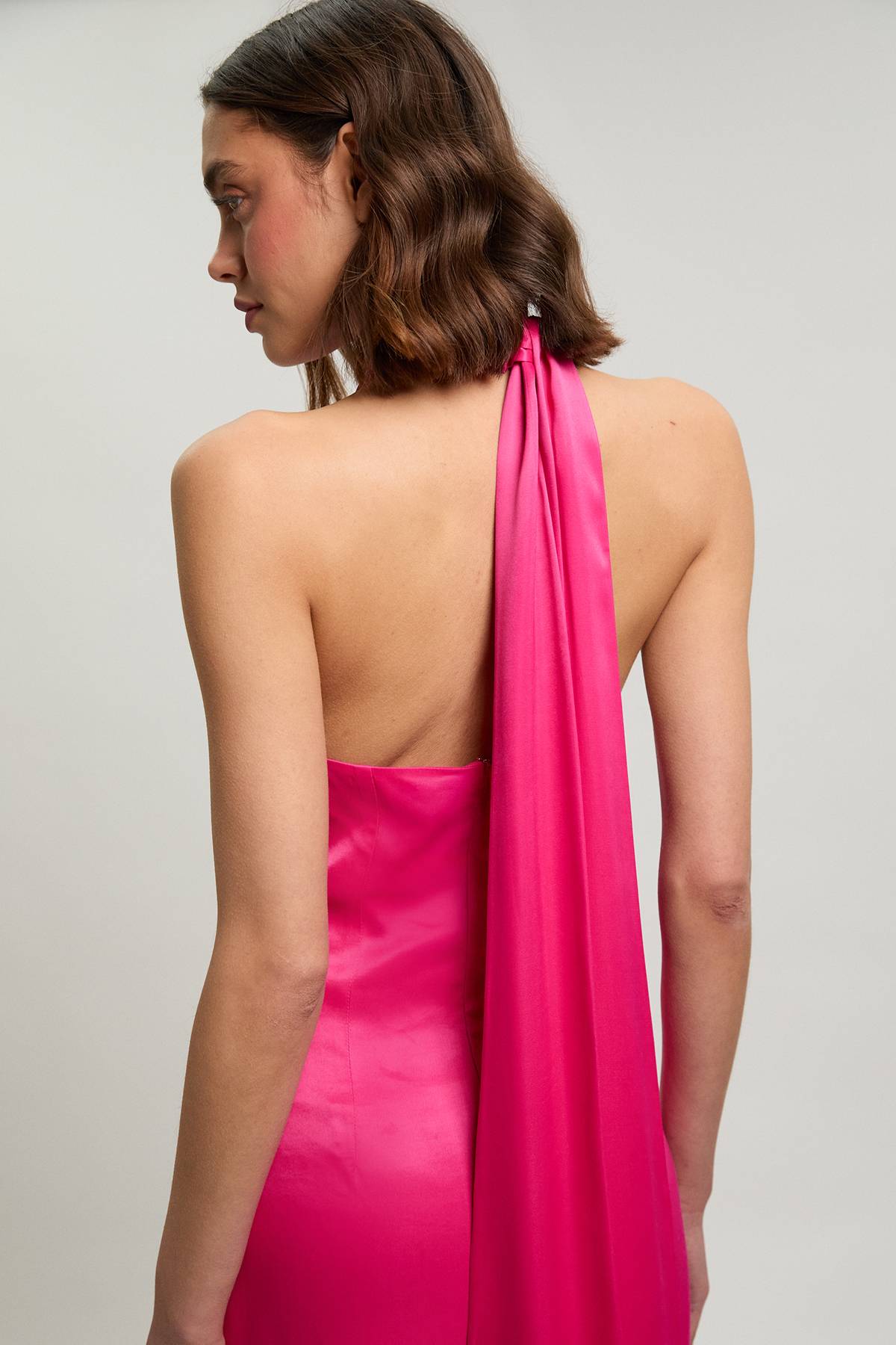 KarenMillen Robe Longue Dos Nu En Viscose Satinée Avec Détail Volant