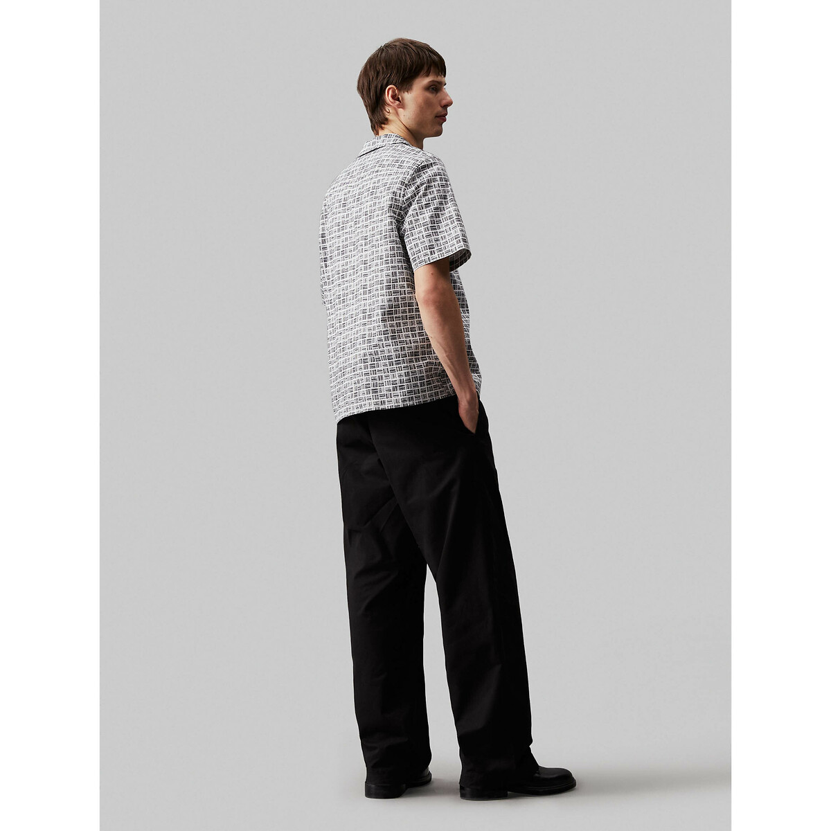 CALVIN KLEIN<br>Camisa ampla e estampada