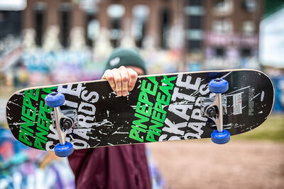 Pinepeak Skateboard, Svart/Grønn