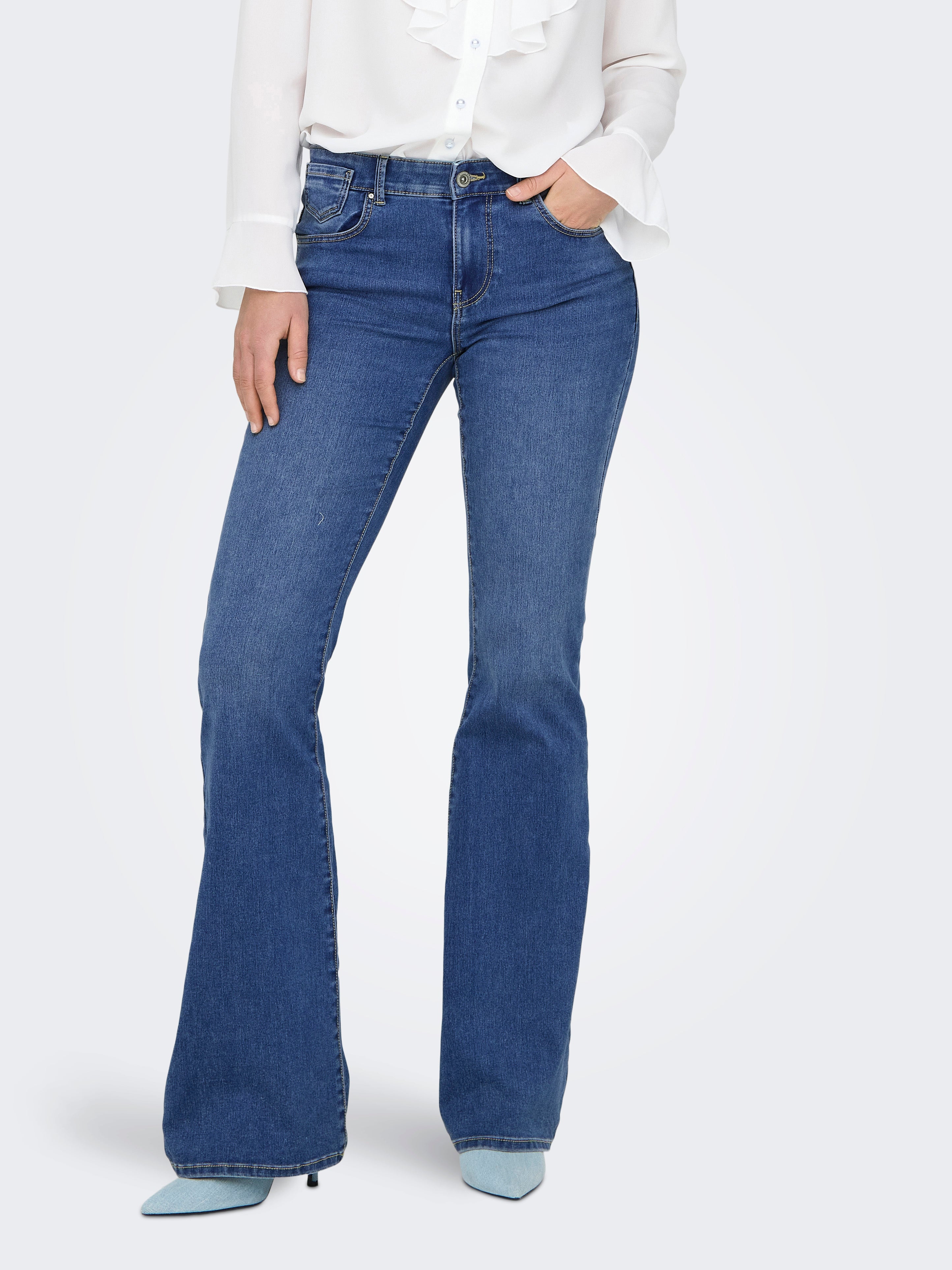 ONLREESE Mittlere Taille Ausgestellt Jeans Light Medium Blue Denim