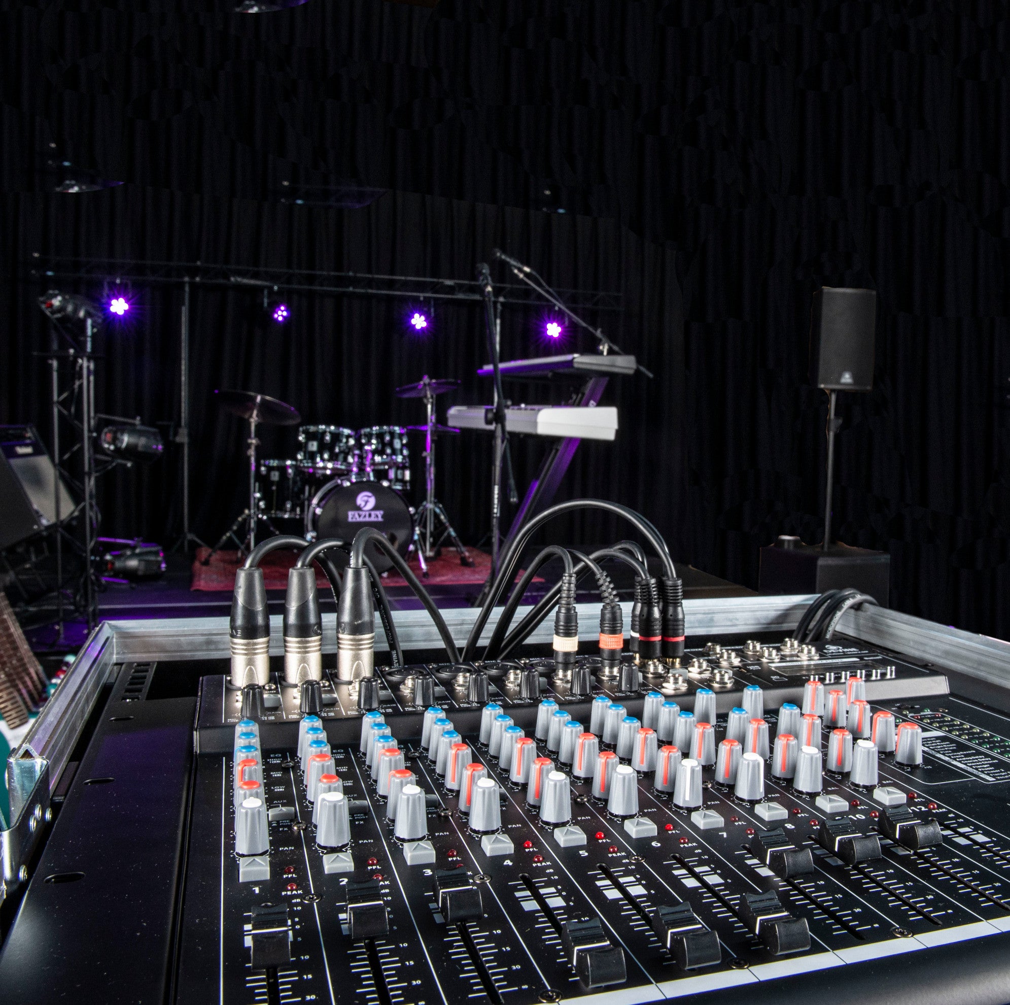 Devine MixDesk 1202FX-MP 12-kanaals mixer met FX en mediaspeler