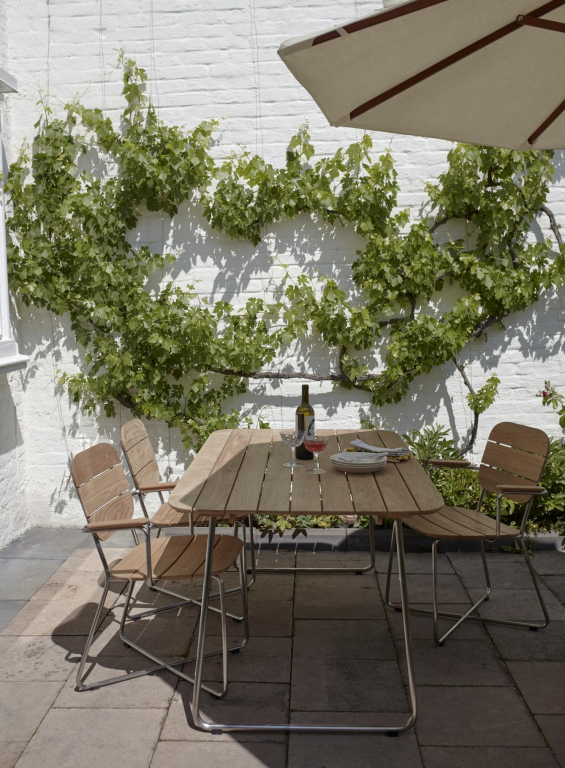 Fritz Hansen Lilium tuinstoel met armleuning