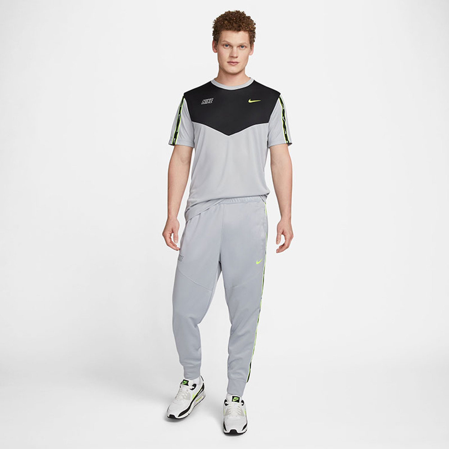 Nike Sportswear Repeat Trainingsset