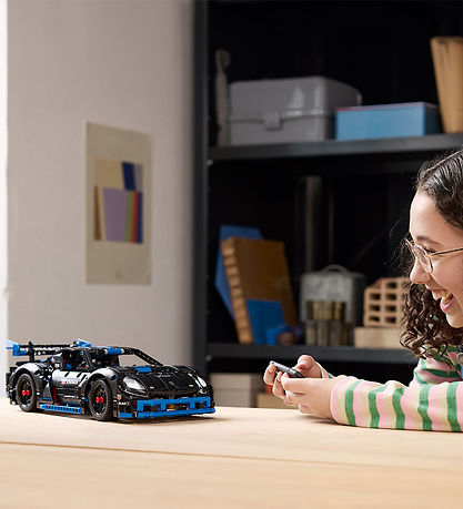LEGO? Technic - Porsche GT4 e-Performance-racerbil 42176 - 834 D