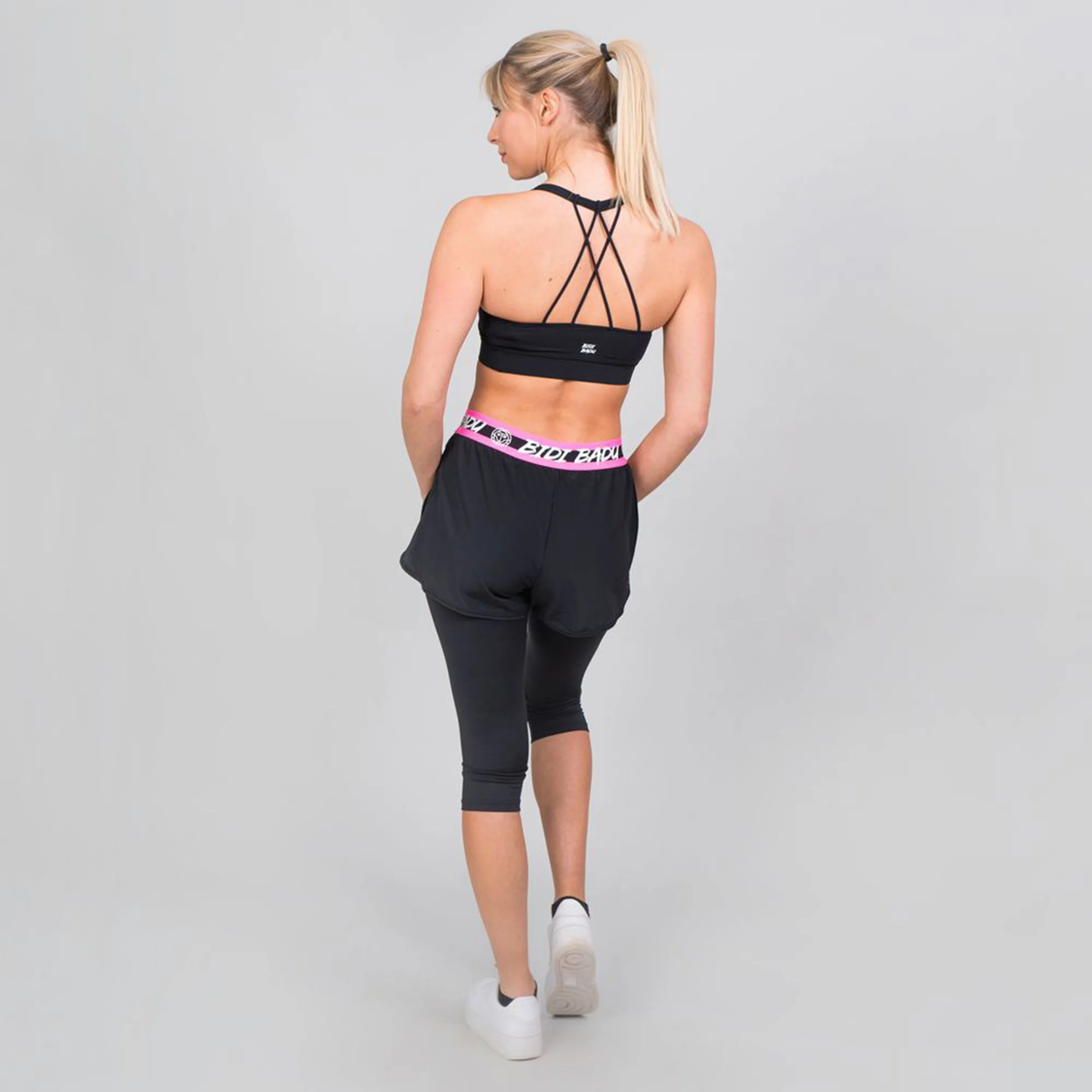 BIDI BADU Letty Tech Strappy Soutien-gorge Sport Femmes - Noir , Blanc