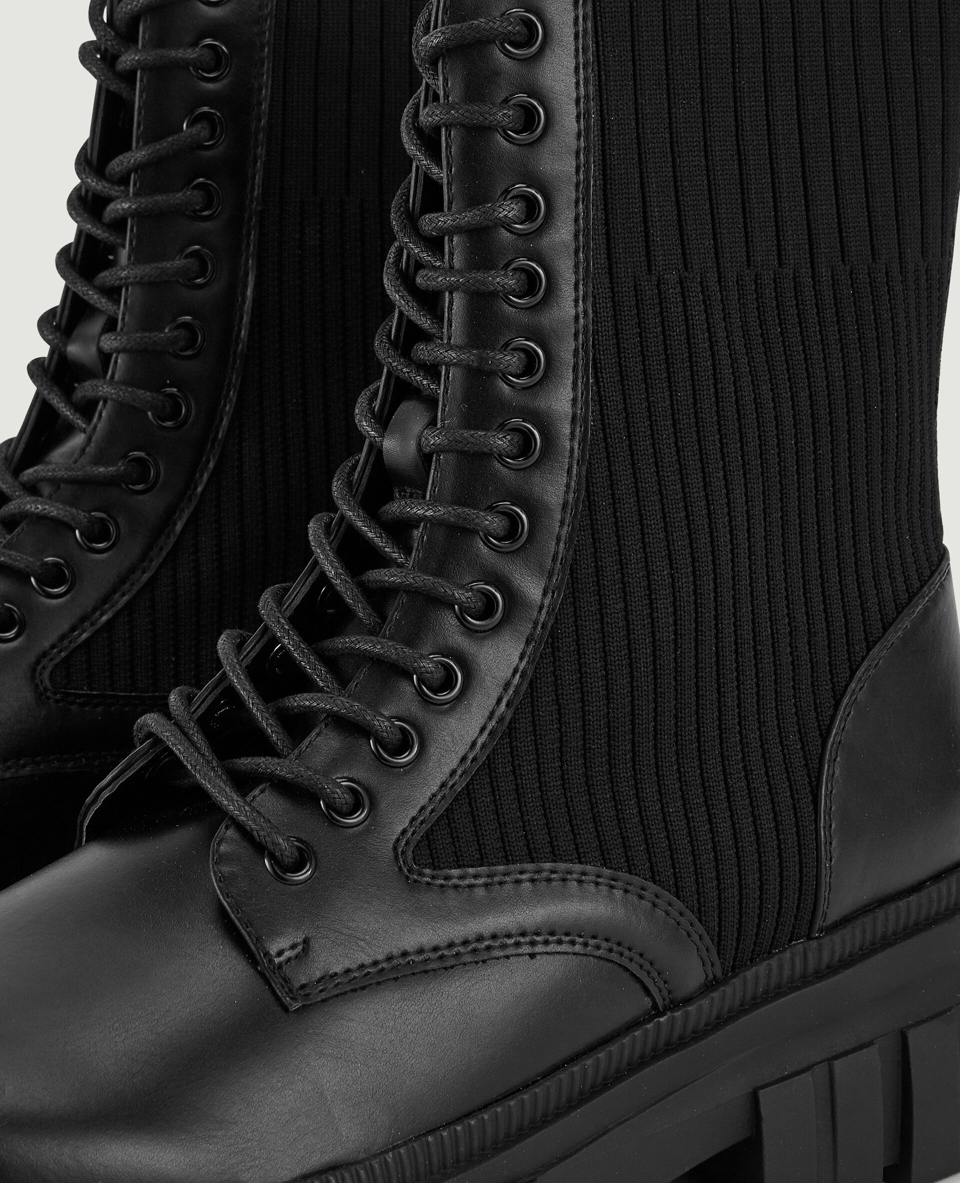 Boots à lacets semelles crantées - Noir