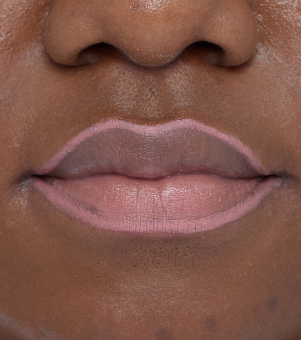 Revolution - Delineador labial Pout Liner - Chauffeur Nude