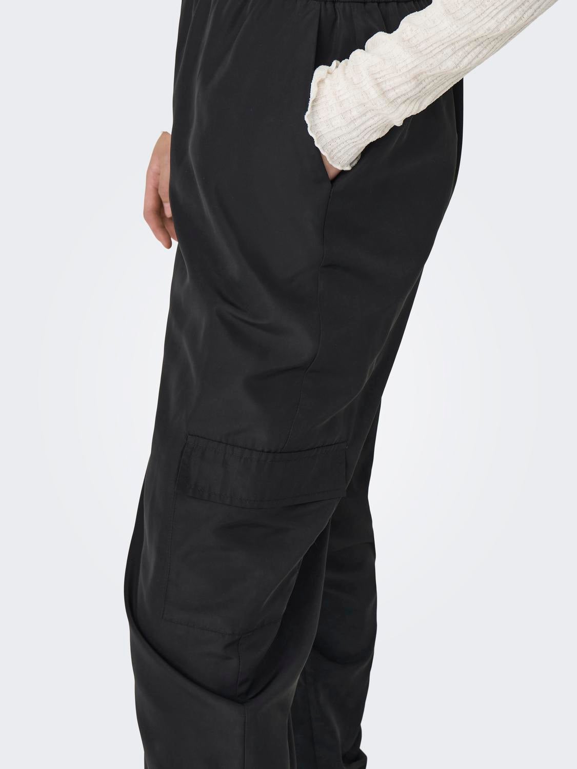 ONLFADUMA Mittlere Taille Normal geschnitten Cargo-Hose Black