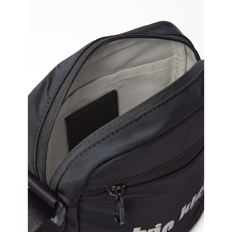 Calvin Klein<br>Crossover Reporter