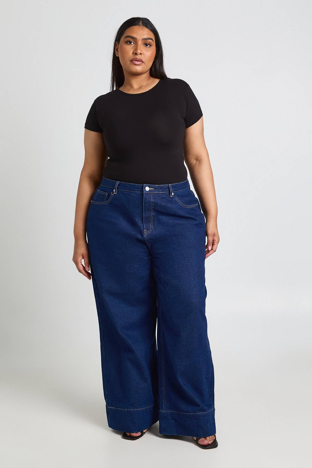 boohoo Body Grande Taille À Manches Courtes Et Col Rond
