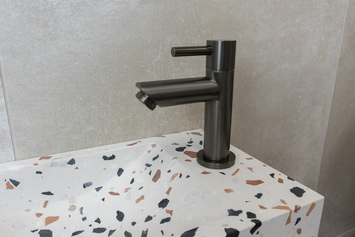 Saniclear Terrazzo fonteinset met rechte kraan in gunmetal