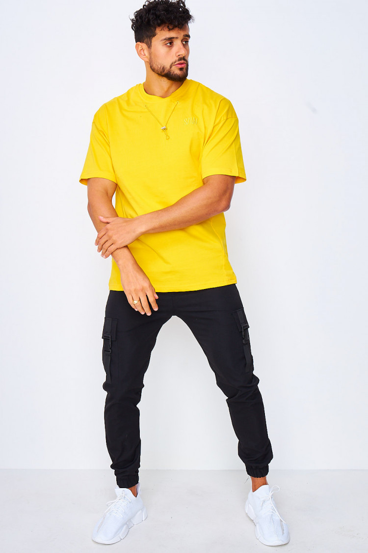 T-shirt jaune avec cordon au col