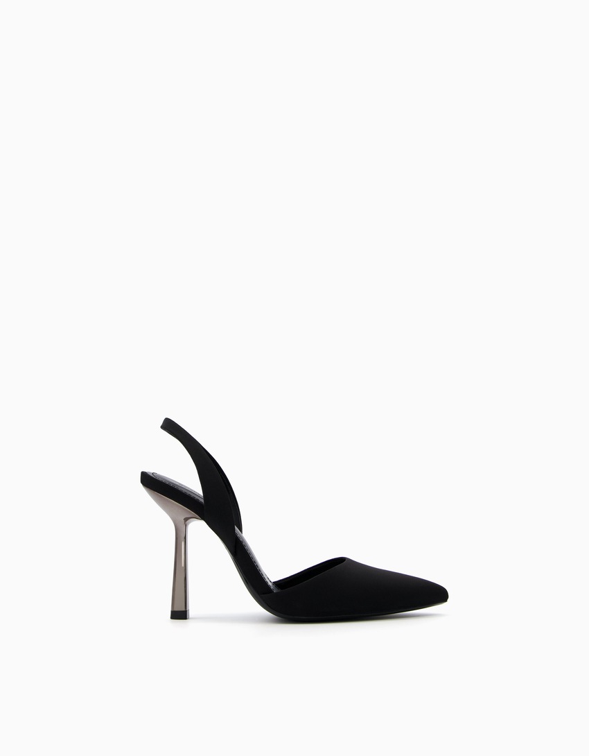 Sapatos de salto com tira no calcanhar