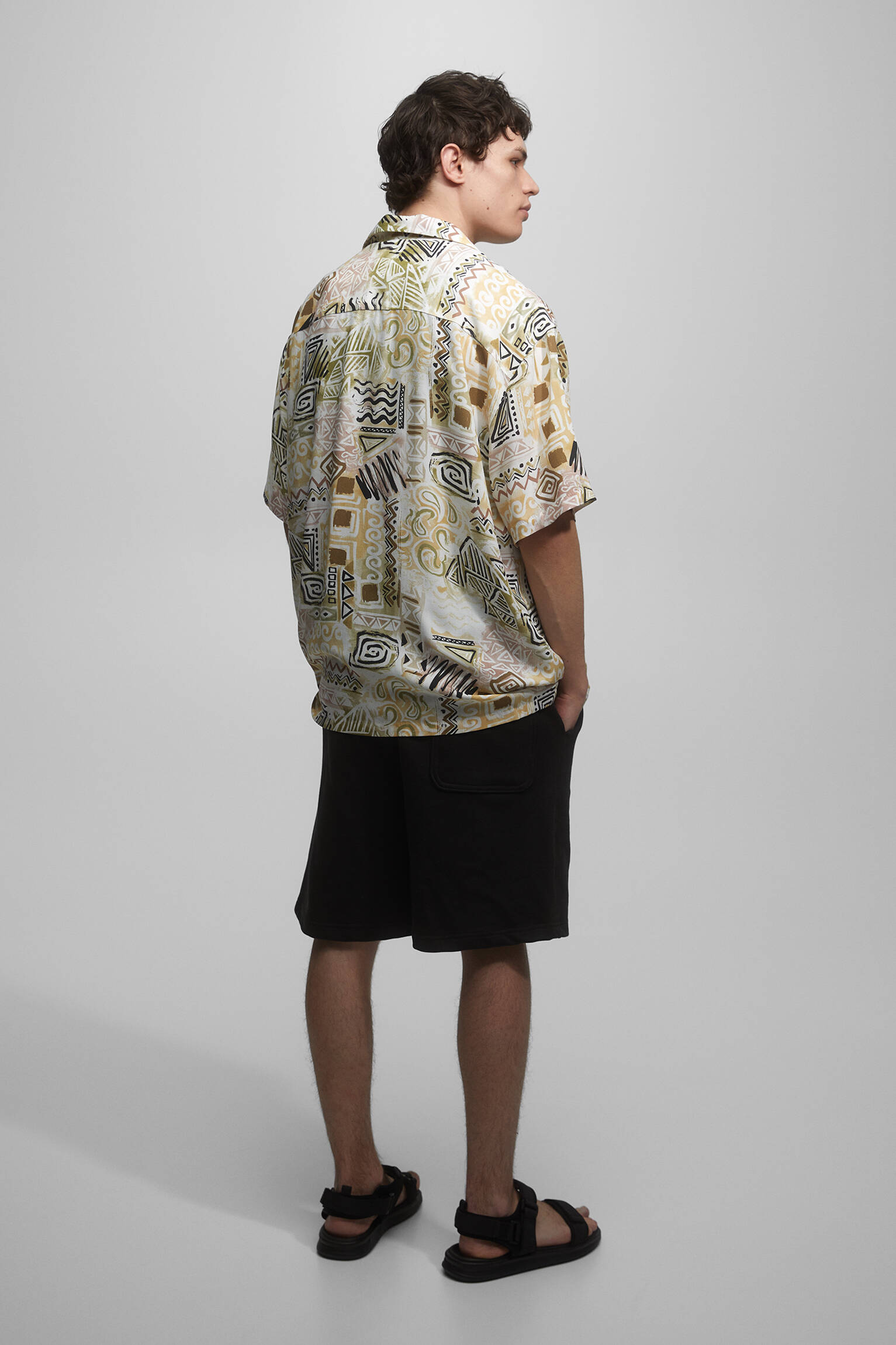 CAMISA ESTAMPADA DE MANGA CURTA - BRANCA SUJA