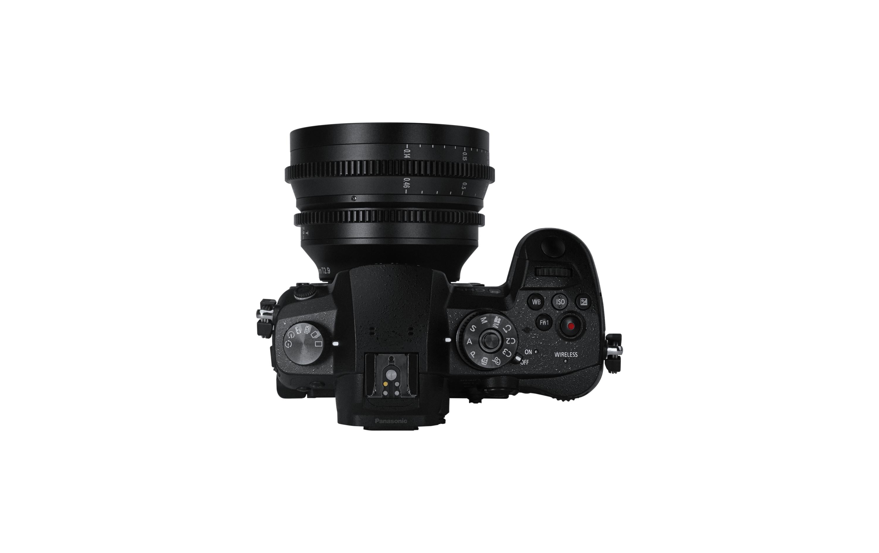 Festbrennweite 12mm T/2.9 – MFT<br>Scharfe, kompakte und robuste Weitwinkel-Festbrennweite