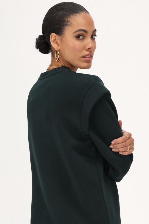 Donkergroene sweaterjurk met schoudervulling
