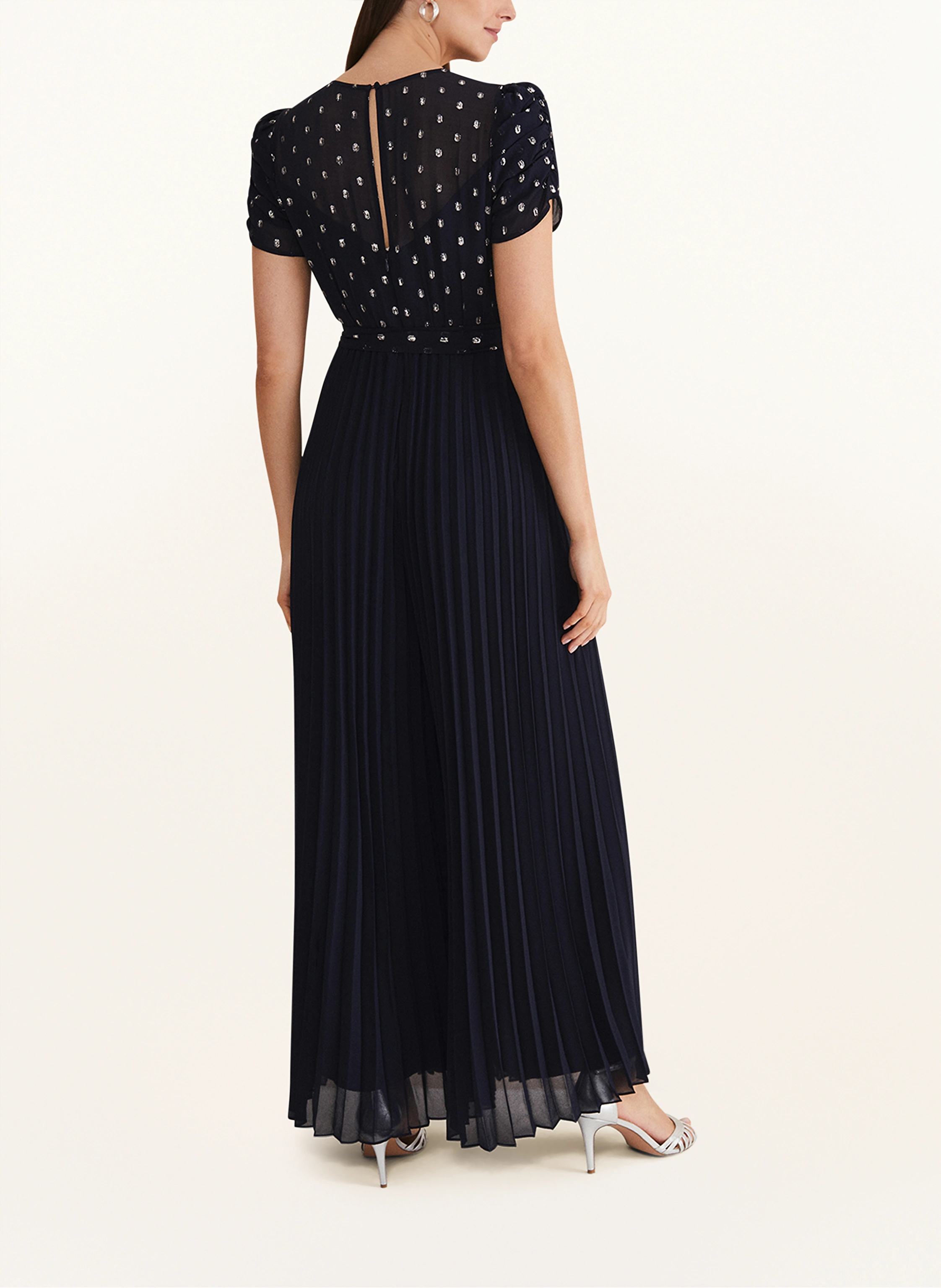 Phase Eight Jumpsuit MOLLI mit Glitzergarn und Plissees