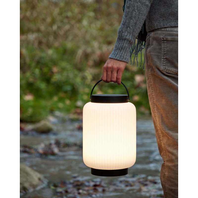 Lampe de table Verona en polyéthylène et métal avec finition noire