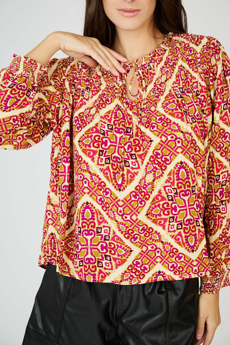 ATÉ BREVE<br>Blusa com decote em V