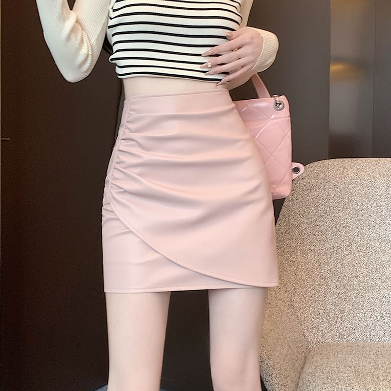 Kira Kira - Hoge taille asymmetrische imitatieleren mini-kokerrok
