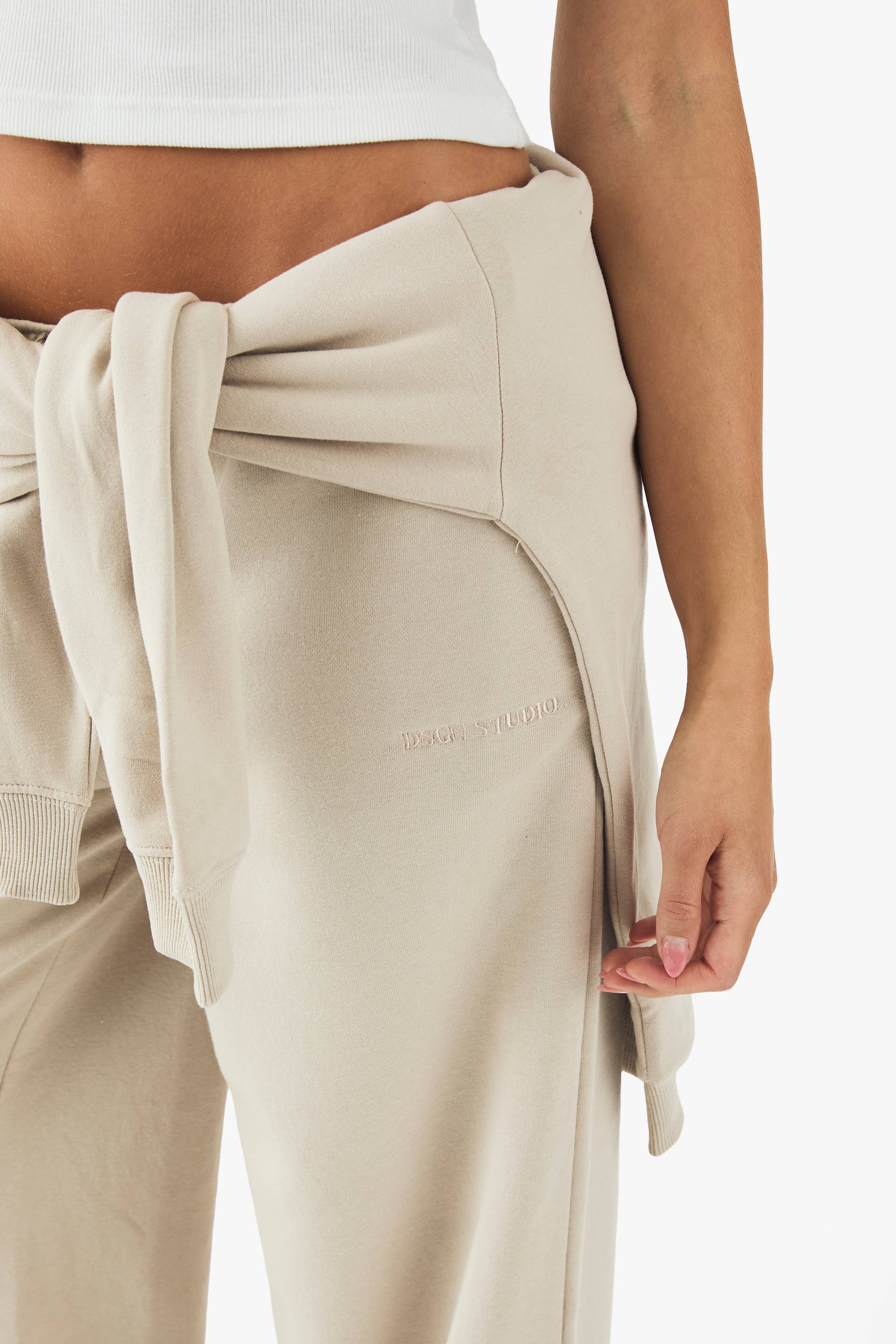 DSGN Studio Jogger à Jambe Droite Brodé