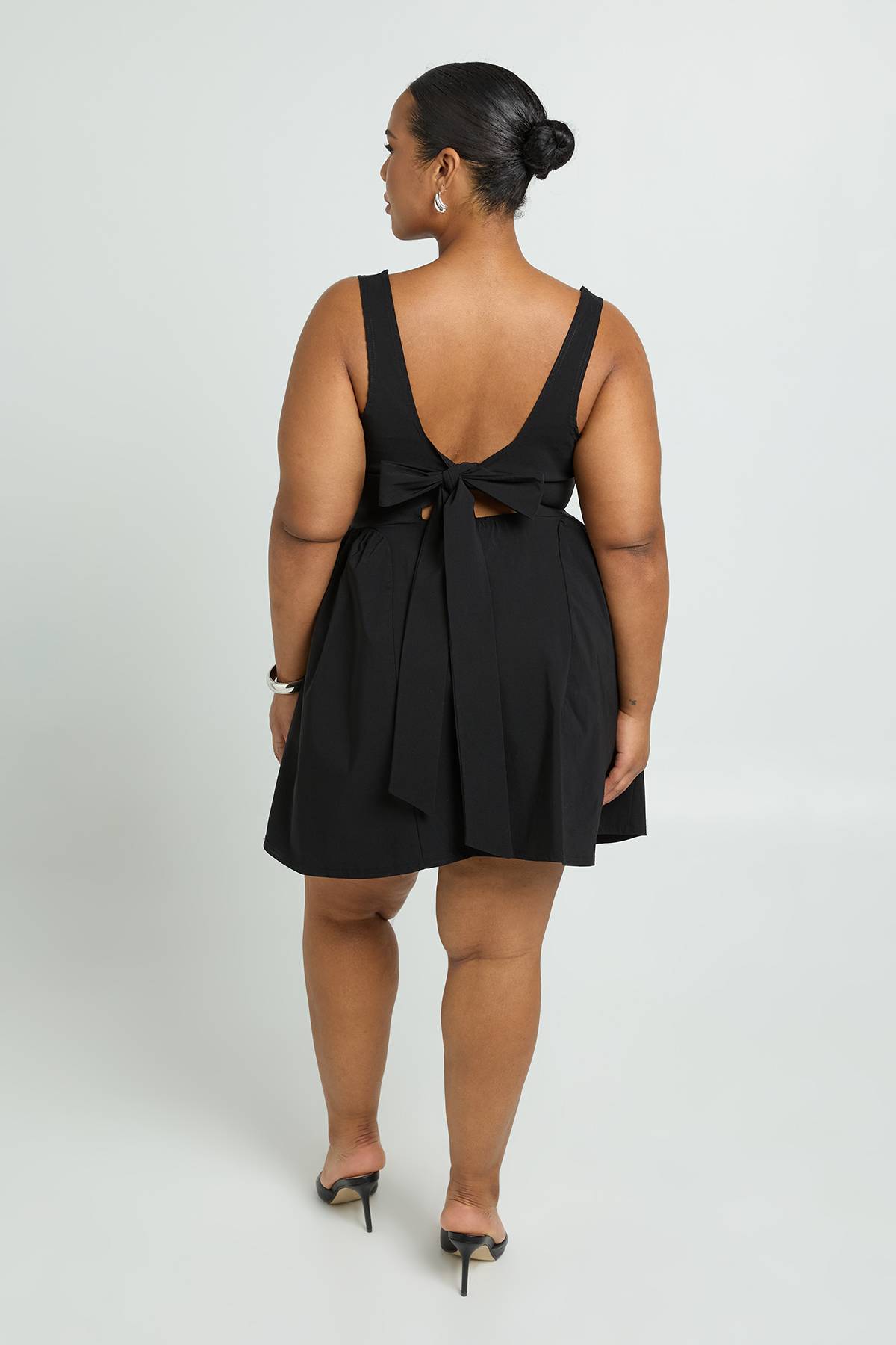 boohoo Robe Skater Bengaline pour Grandes Tailles, avec Nœud à l'Arrière