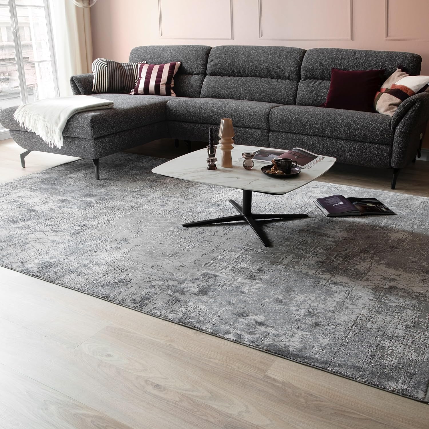 Schöner Wohnen Kollektion Hochwertiger Teppich Wohnzimmer, Schlafzimmer - Kurzflorteppich weich - Flachgewebe Design - Glänzende Muster - Teppich Rauten Anthrazit 133 x 190 cm