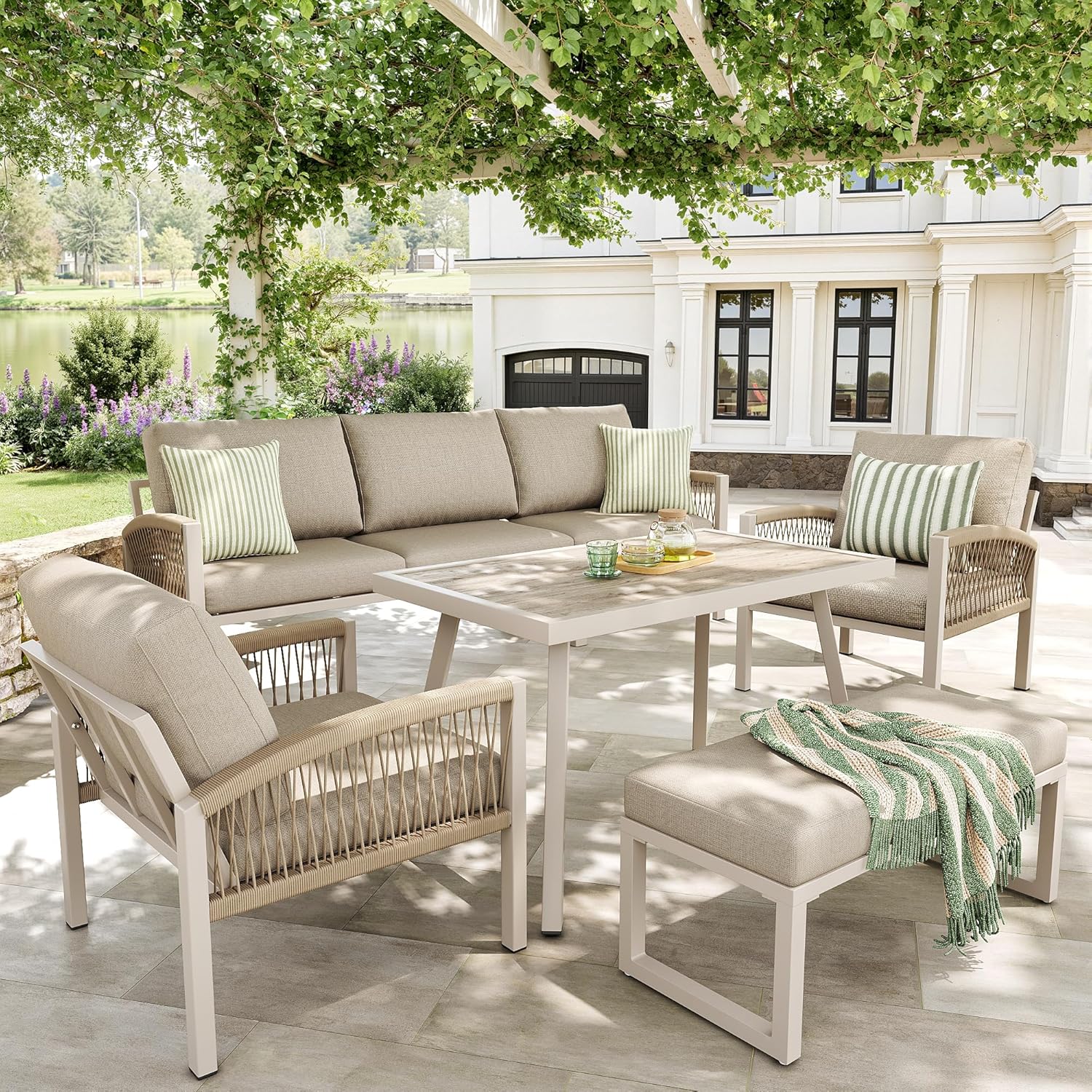 Merax Gartensofa-Set Gartensofa für 7 Personen, Robustes Eisengestell und beige Polster, Tisch mit Holzoptik-Glasplatte & 2 Sesseln, Wetterfeste Terrassen-Garnitur für Garten, Balkon & Terrasse