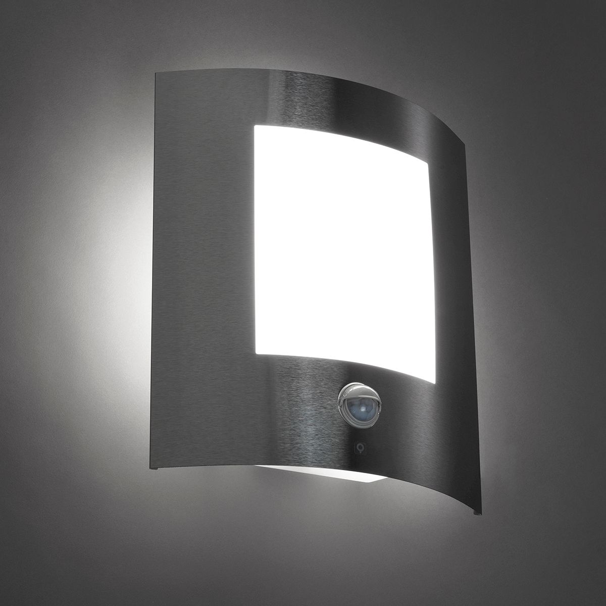 Moderne buitenwandlamp staal bewegingssensor IP44 - Emmerald 1