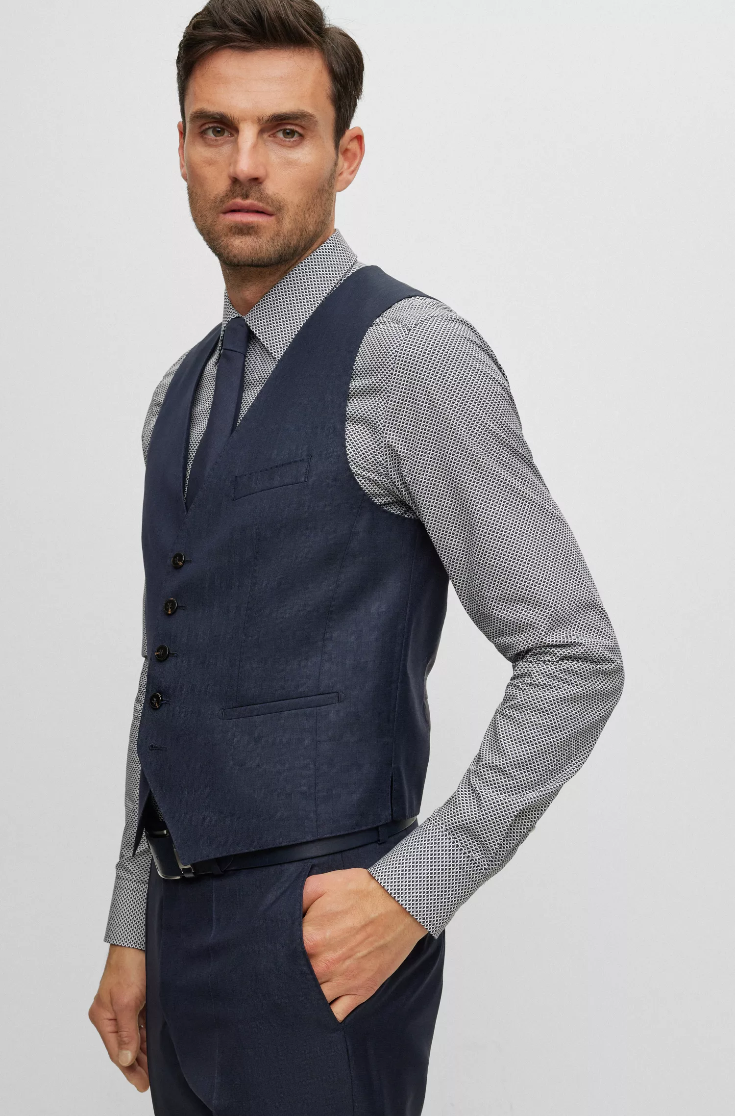Camisa BOSS cor camelo, corte slim, em popeline de algodão estampado.