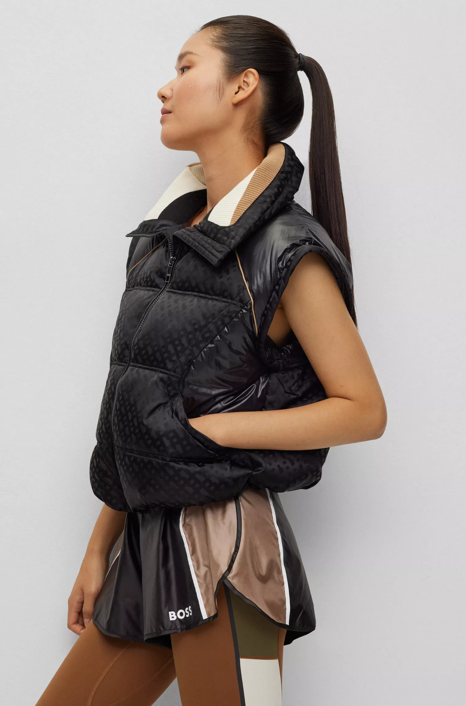 Jaqueta puffer BOSS Black-BOSS x Alica Schmidt com mangas removíveis por zíper.