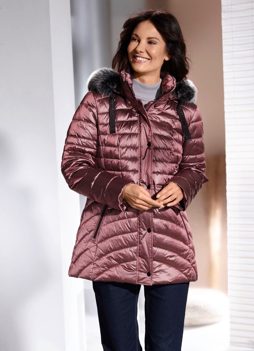 Jacke mit abnehmbarer Kapuze
