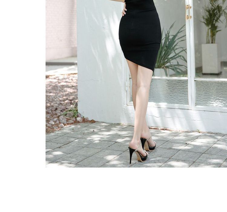 Cassidy - Spaghettiband gebreide asymmetrische mini-bodyconjurk