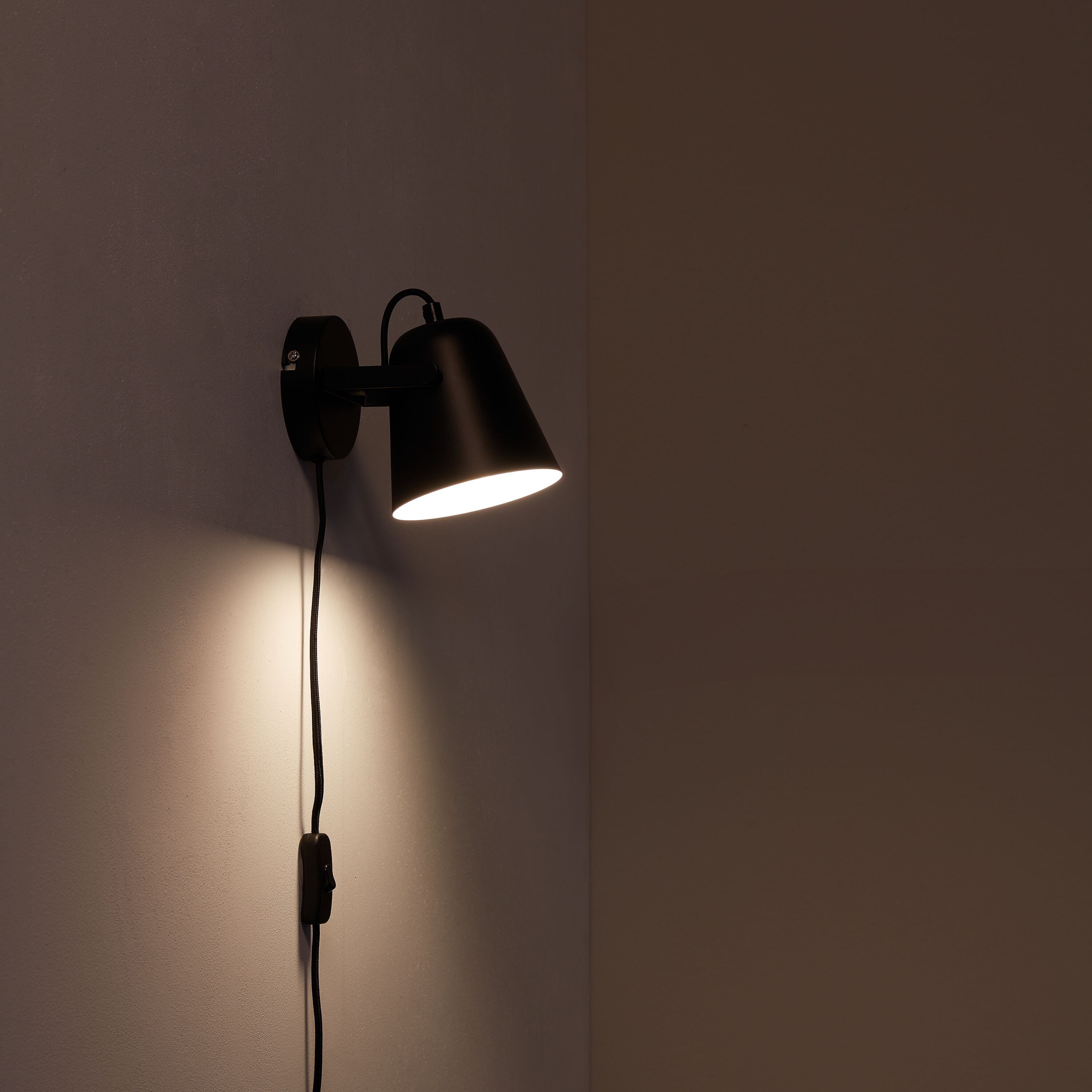 PIETRO Wand- / Deckenleuchte - Schwarz / B: 12.0 cm x T: 20.0 cm x H: 15.0 cm
