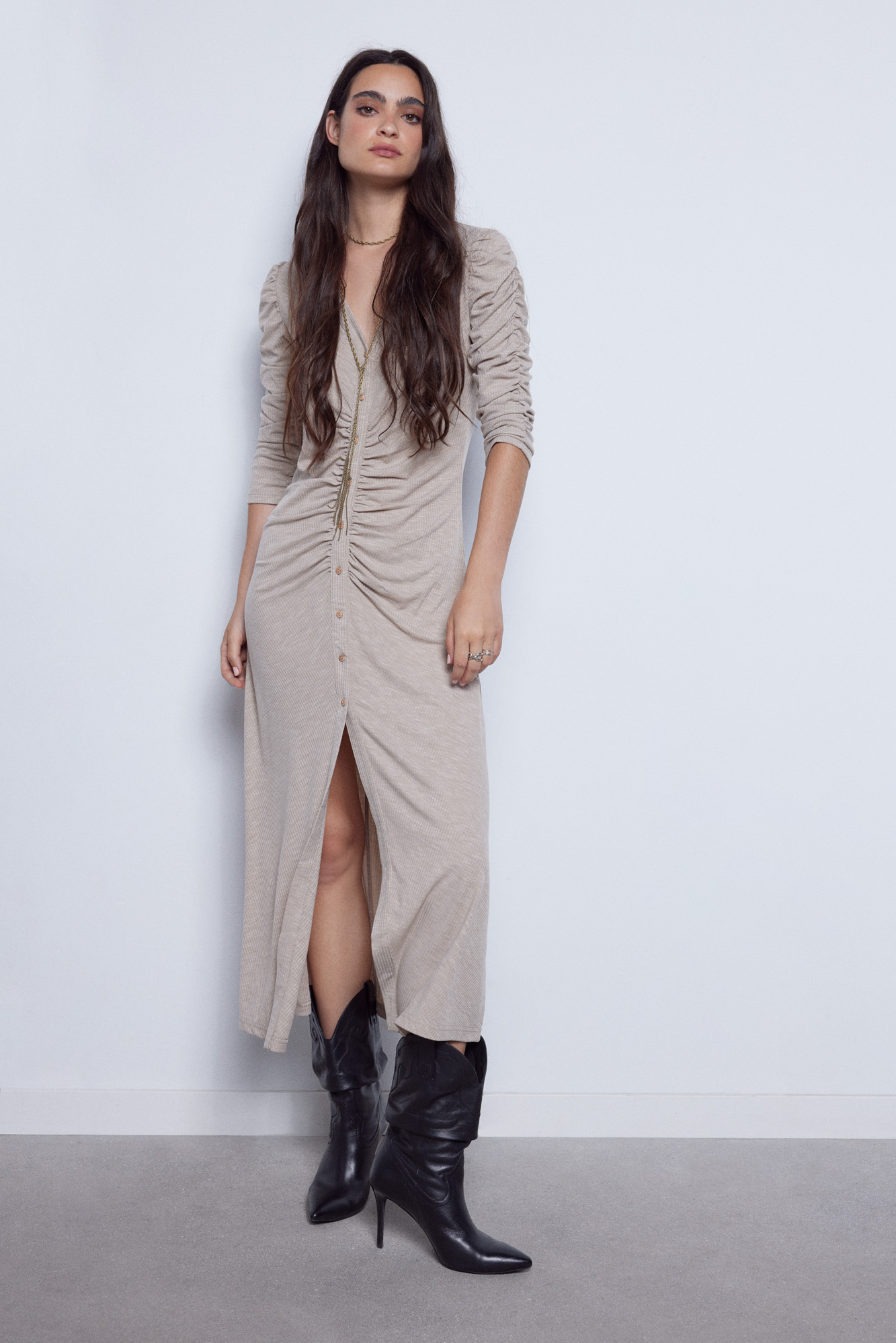 Vestido midi de tricô.