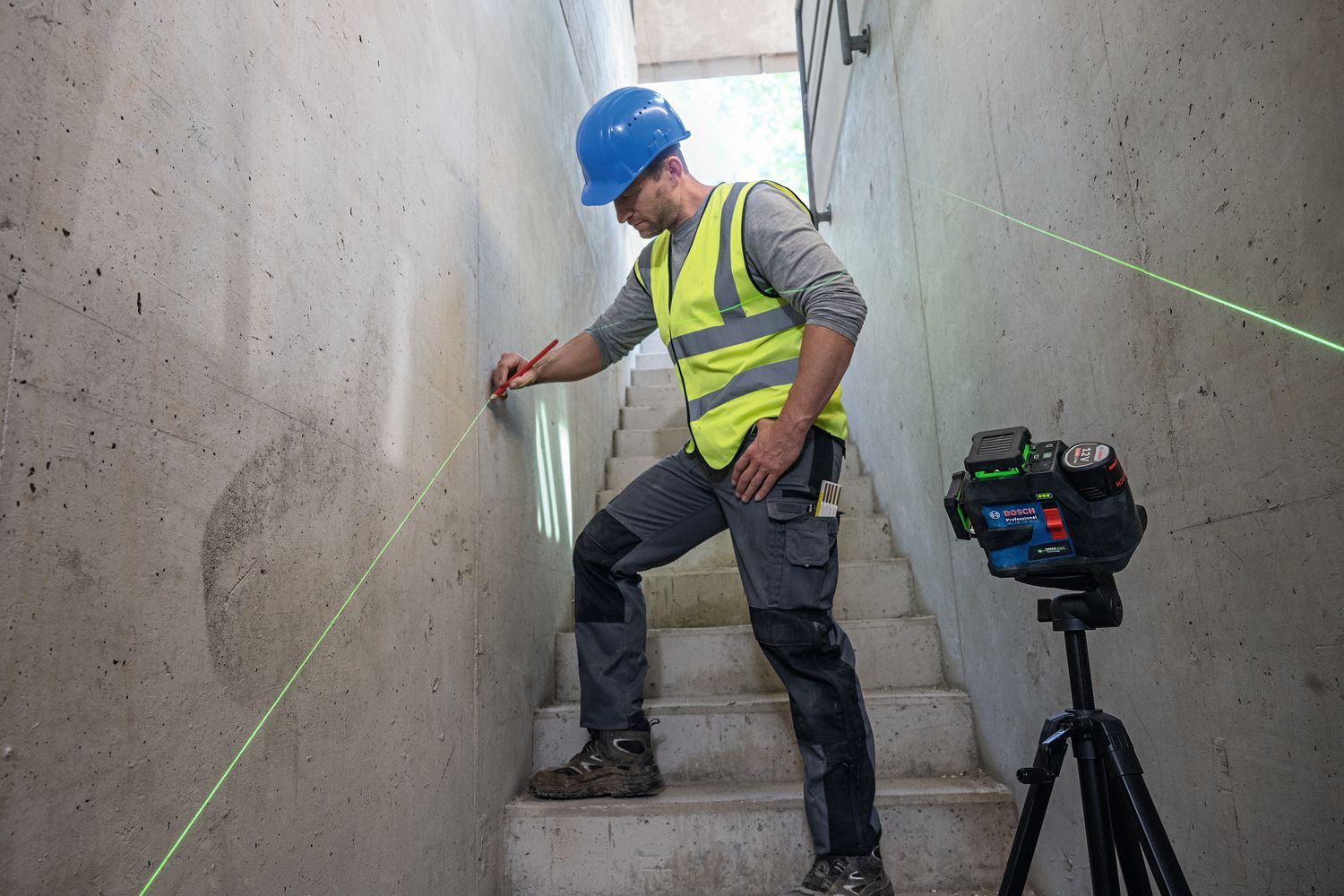 Bosch Professional GLL 12V-100-33 CG Kruislijnlaser groen 3x360° 12V 2.0Ah in L-Boxx - 0601065401