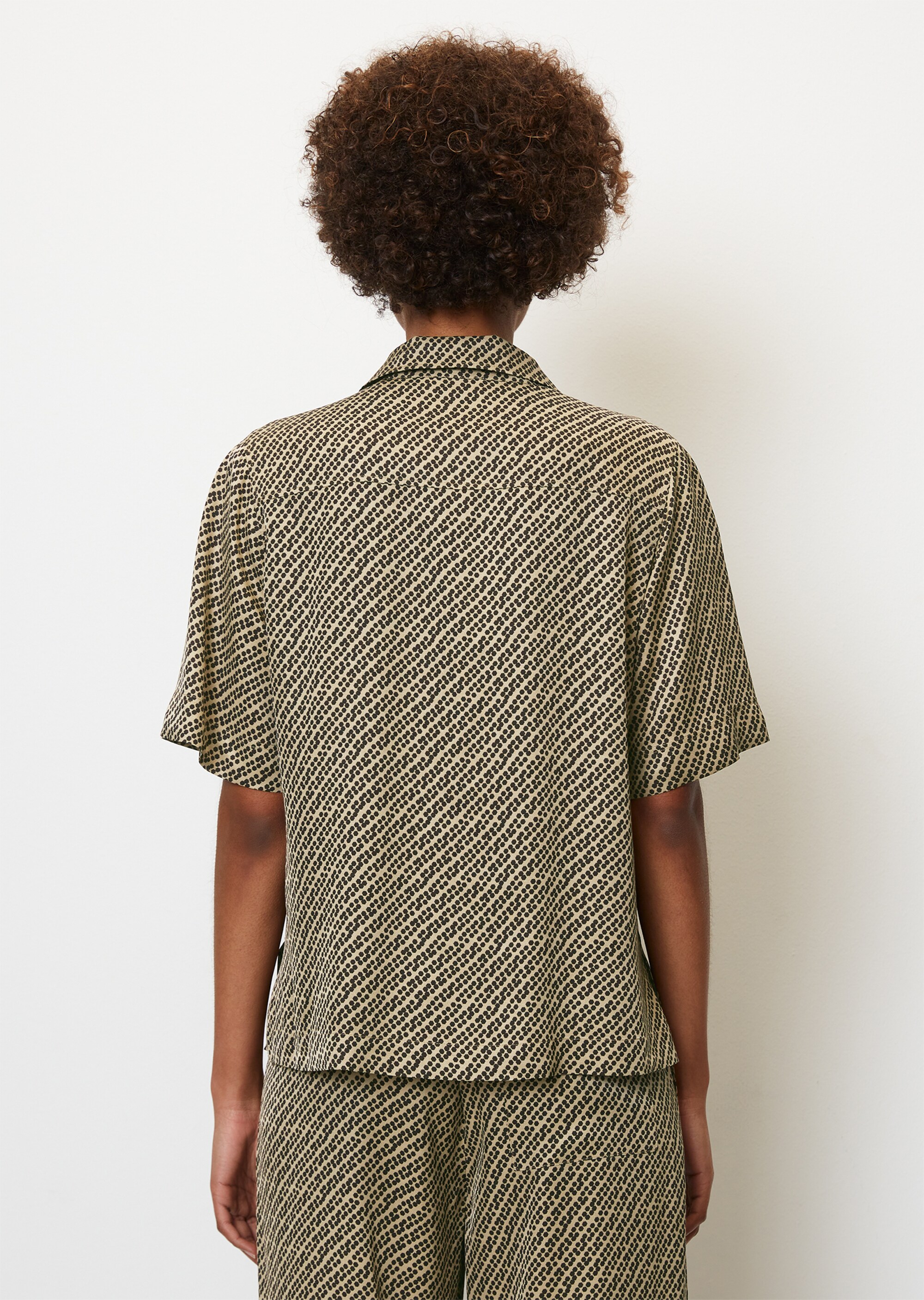 Fließende Print-Kurzarm-Bluseaus Viskose-Twill