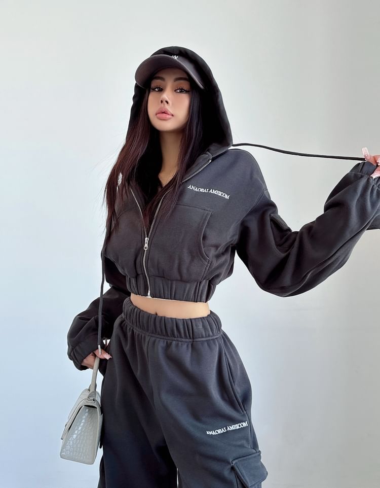 LIVIE - Fleecegevoerde cropped hoodie met geborduurde letters en rits / Cargo-joggingbroek met elastische taille en wijde pijpen