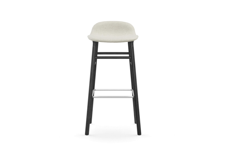 Normann Copenhagen Form barkruk 75 gestoffeerd zwart eiken Ultra Leather Brandy